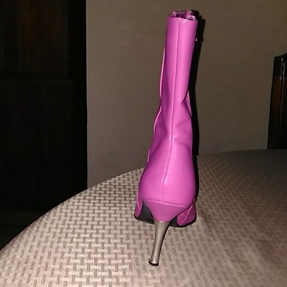 Boots - Picture 4 of 6